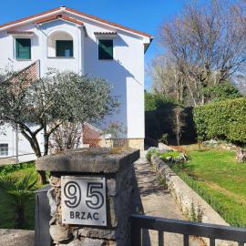 Apartmani Škrnjug, hotel in Brzac