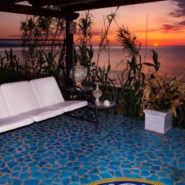 BOUTIQUE VILLA con accesso privato alla spiaggia, hotel a Caronia