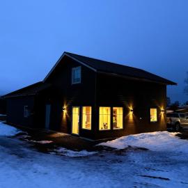 Bella Karnes, hotell sihtkohas Oksevik