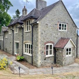4 bed cottage Breath-taking views Sleeps 8、Presteigneのホテル