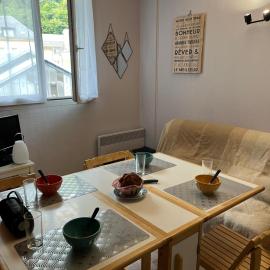 Charmant duplex en plein centre de Cauterets de 4 à 6 couchages et 2 chambres dont une sous-toit