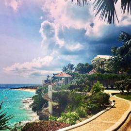 Oceanfront Paradise: Penthouse with Peloton, hotel en Cupecoy