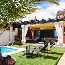 Villa CD30 with private heated pool, hotel in Caleta De Fuste