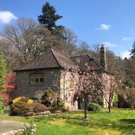 Historic Pike House with Beautiful Garden