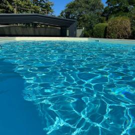 Large house with pool, spa and park, hotelli kohteessa Effiat