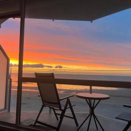 Digue de Westende, studio avec coin nuit, piscine, vue mer et plage fantastique, hotel Middelkerkében
