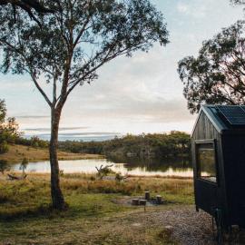 Cosy Off-Grid Cabin with Lake View Pet Friendly - Nikita، فندق في Rylstone