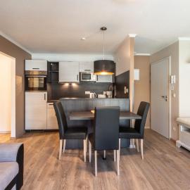 Traumhaftes Appartement - Odins Blick Wohnung 13 , Sauna und Privatstrand, Blick zur Ostsee, hotel in Lobbe