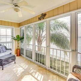 Condo on St Johns River w/ Boat Dock Access!, hotel v destinaci Welaka