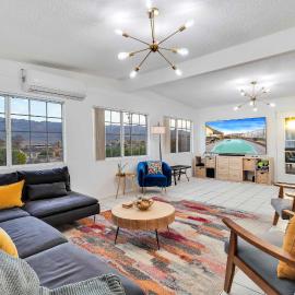 6 Mi to Joshua Tree: Home w/ Outdoor Oasis & View!