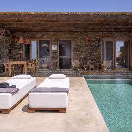 Pētra Tinos, hotel en Tzádhos