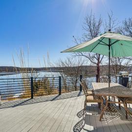 BBQ-Ready Home in Lake of the Ozarks State Park!, hotelli kohteessa Kaiser