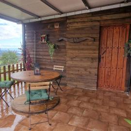 Las Traviesas CABAÑA, hotel v destinácii Candeleda