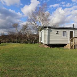 The Roost - Family Friendly caravan near Glastonbury & Street, Hotel in Compton