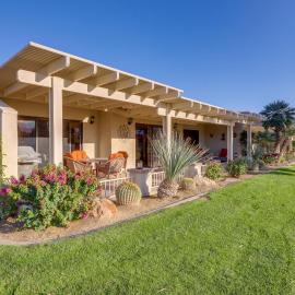 Spacious Condo w/ Mtn Views in Palm Desert!, Hotel in Palm Desert