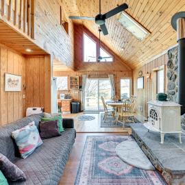 3 Mi to Catskill Trail: Stamford Cottage w/ Views, hotel a Stamford