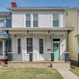 Updated & Charming! Home Near Douthat State Park, hotel a Clifton Forge