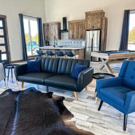Brand New Yote Cabin, Pool Table, South of Norman, hotel en Purcell