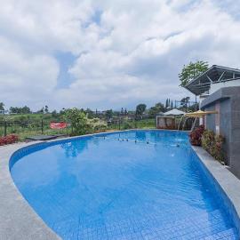 Mamifokobo Hotel & Glamping, hotelli kohteessa Sindanglaya