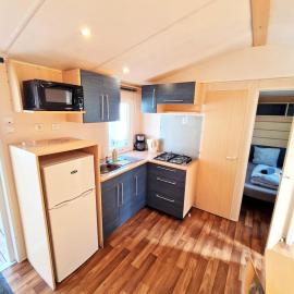 Traumhaftes Camping Urlaubshaus mit Bettwäsche und Wifi, hotel in Boofzheim