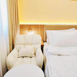 Morena Suite,Staycation,WiFi,Netflix,Near DLSU & Malls