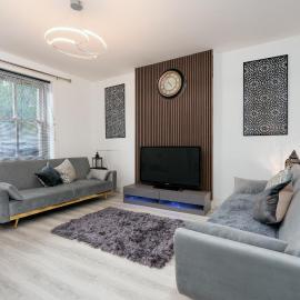 2 Bedroom House - parking -shops-M65- Jct 12- long stays from 1600pm, hotel in Nelson