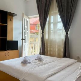 Casa Elenisse, hotel em 2 Mai