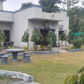 Theaarambagh, hotel v destinaci Dhāruhera