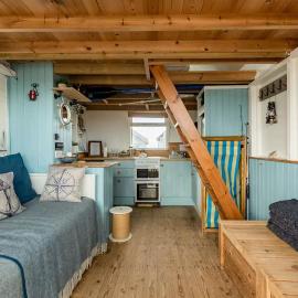 크라이스트처치에 위치한 호텔 Stargazing Beach Hut on Mudeford Sandbank with wake up sea views