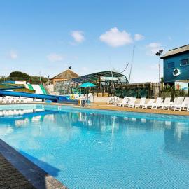 Golden Coast Holiday Park, хотел в Улакумб