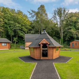 Gadgirth Estate Lodges, hotel a Annbank