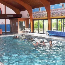Pantglas Hall Lodges, hotel a Llanfynydd
