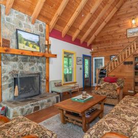 Secluded Cabin with Quality Furnishing and Hot Tub, hotel u gradu Leicester