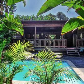 Peaceful cabin with pool on tropical south coast