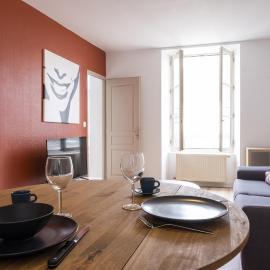 Gîte Le Terracotta de Segré salon cuisine chambre sdb