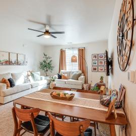 1 Mi to Dtwn Flagstaff: Condo w/ 2 Balconies!, hotel Flagstaffban