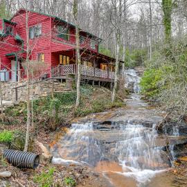 'Bearadise' Cabin w/ Hot Tub at Hidden Gem Falls!, hotel in Franklin