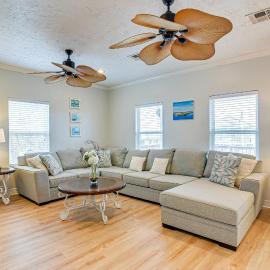 Walk to Shore: Crystal Beach Family Home w/ Deck!, hotel in Crystal Beach