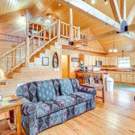 Fire Pit, Screened Deck: Riverfront Ozarks Cabin!, hotel u gradu 'Melbourne'