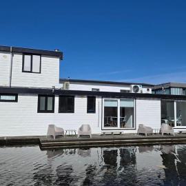 HouseBoat the New Lake - Nieuwe Meer