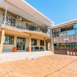18 OnThorn-Four Bedroom House - Grid Tied 10kva Solar System