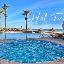 Beachfront Condo with Pools & Beach #202, מלון בPlaya Encanto