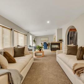 Chic Family Retreat with Game Room backyard with fire pit and minutes to Downtown!, hotell i Arvada