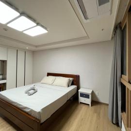 Deluxe Studio in Clark facing Lake with Kitchenette