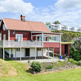 Cottage with Fjord View, Stenungsund, hotel in Stenungsund