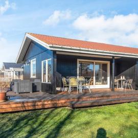 6 person holiday home in Juelsminde、Sønderbyのホテル