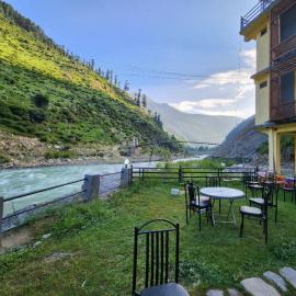 Bono Riverside Cottages and Apartments Naran, хотел в Наран