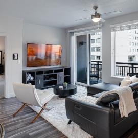 Convention Ctr Style-2BR Pool,Hot Tub,Gym,Theatre