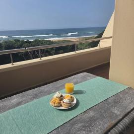 Ocean View Family Apartment - L'Escalier 208 a ABR3 Haven, hotel in Amanzimtoti