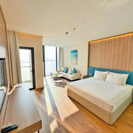 Alacarte condo - right on beach - high floor, hotel in Ha Long